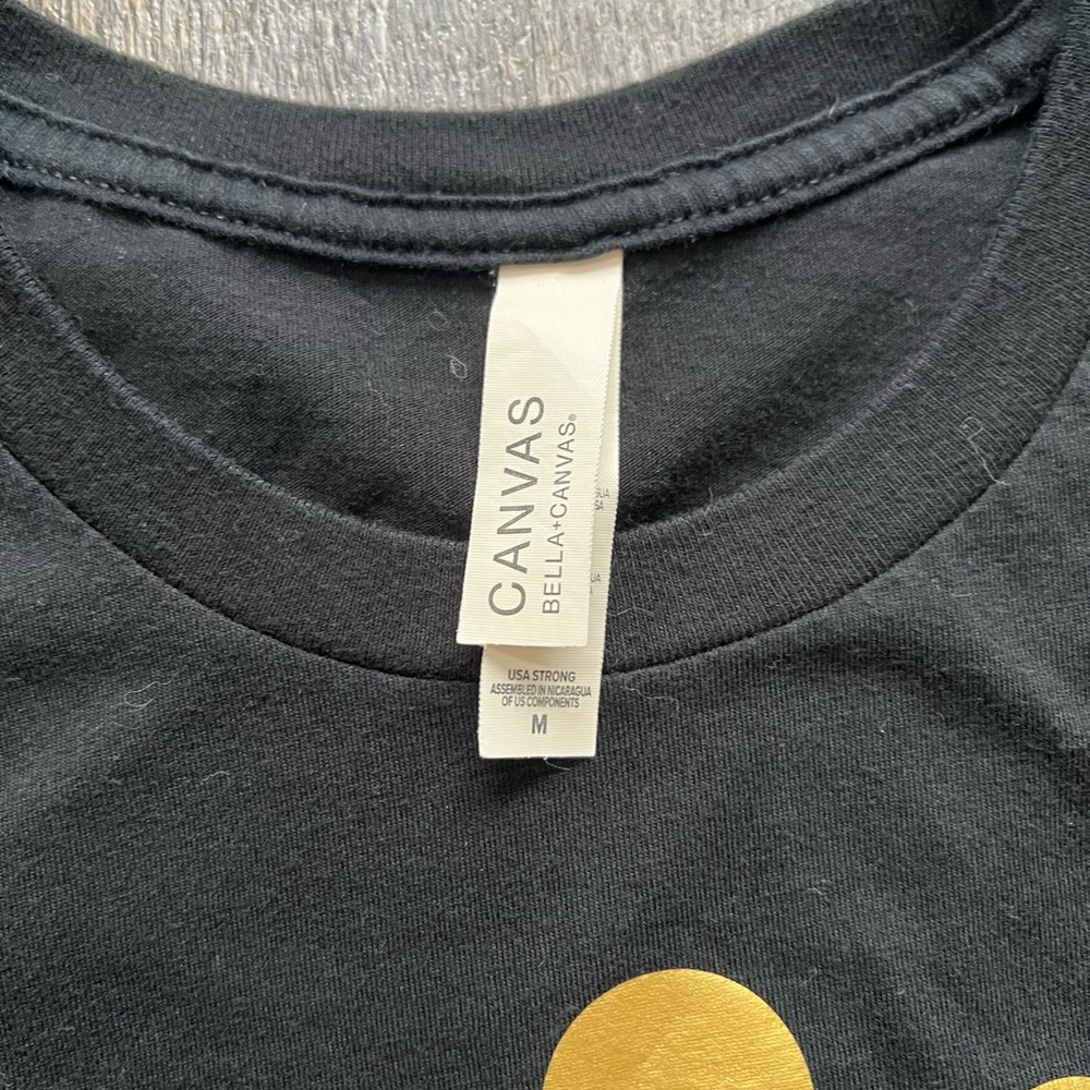 Woman’s tee - Picture 3 of 3